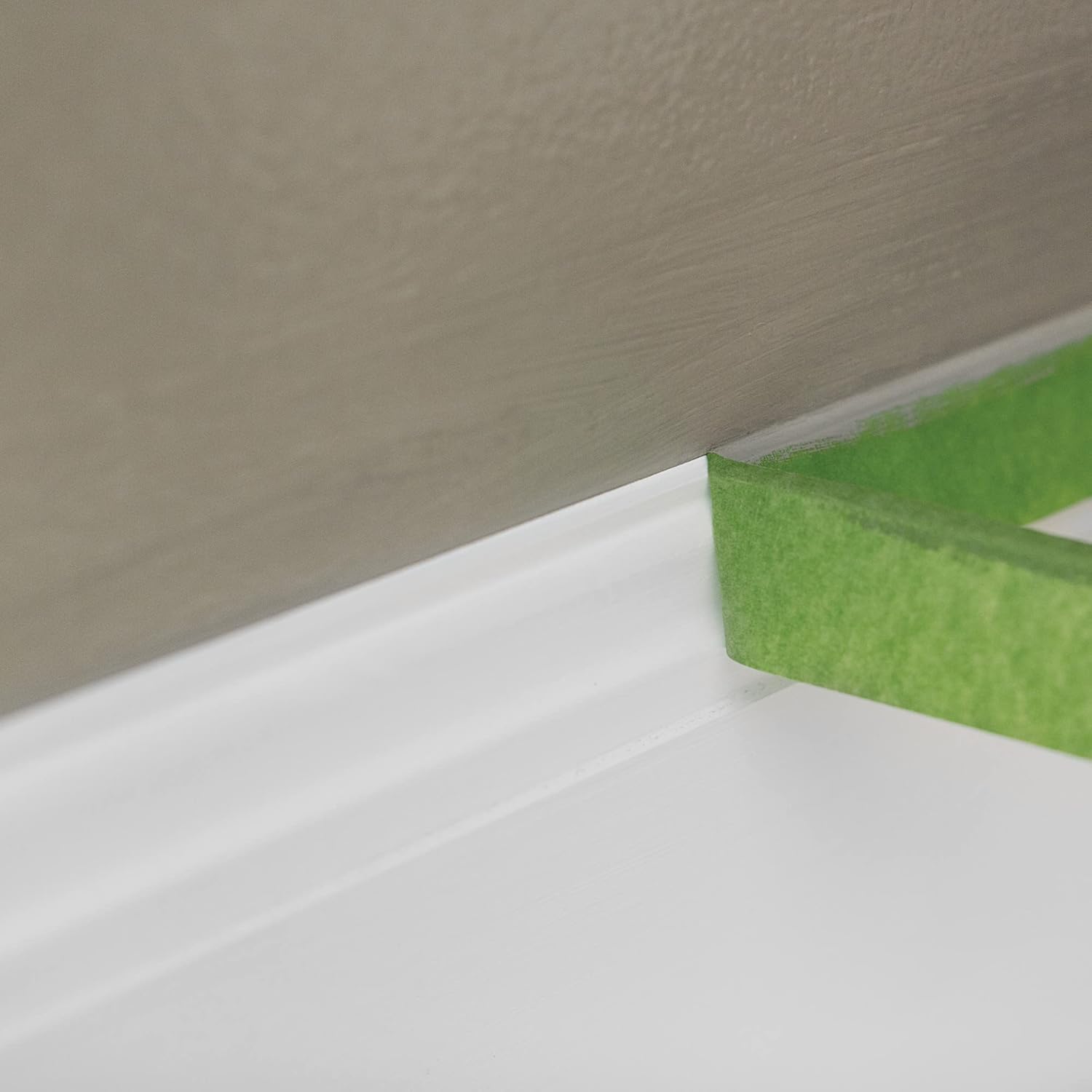 Buy now FrogTape Multi-Surface Painters Tape with PAINTBLOCK, 1.5 Inch Wide (1.41 In. x 60 Yds), Medium Adhesion, Green, 1 Roll (1358465) at indiglob india