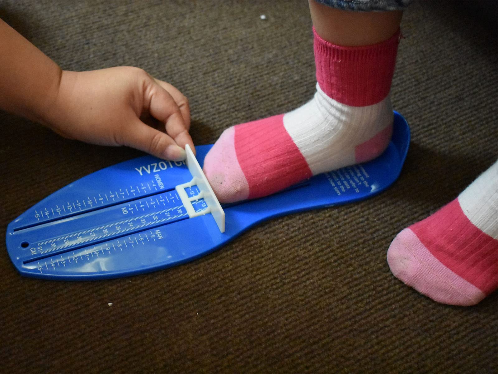 Buy now Foot Measurement Device | Kids Foot Length Measure Gauge Shoe Sizer Measuring for Infants Kids Men Women Adults | US Standard Shoe Size at indiglob india