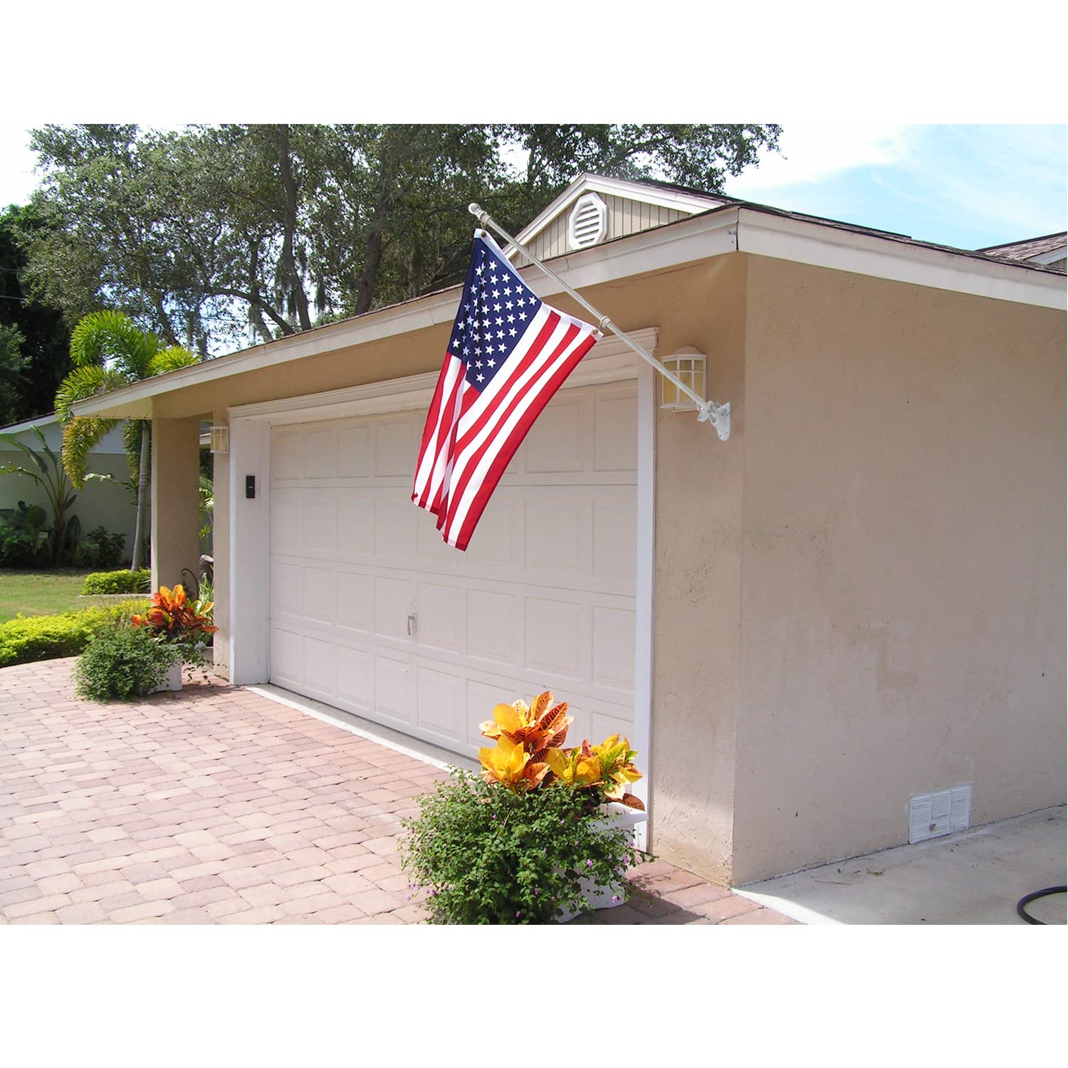 Buy now 6 FT Flag Pole Kit,Stainless Steel Heavy Duty Flagpole and White Flagpole Mounting Bracket Rustproof for Outdoor Garden Roof Walls Yard Truck at indiglob india