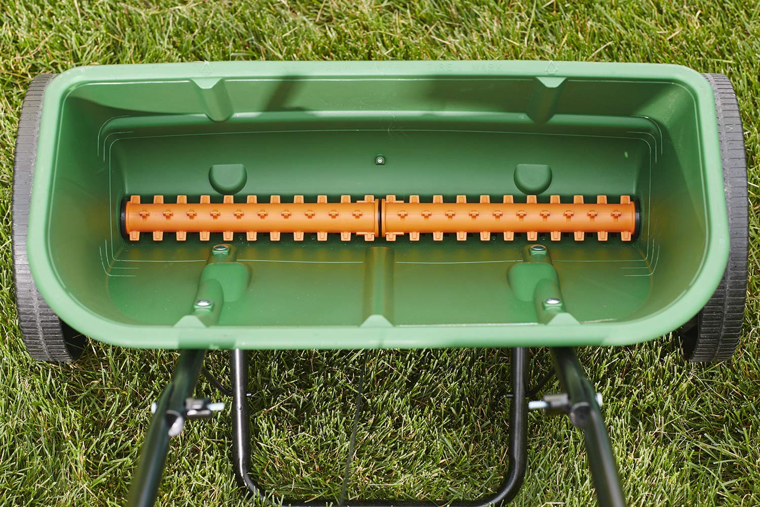 Buy now Scotts Turf Builder EdgeGuard DLX Broadcast Spreader for Seed, Fertilizer, Salt, Ice Melt, Holds up to 15,000 sq.ft. Product at indiglob india