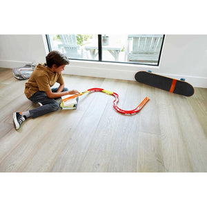 Hot Wheels Toy Car Track Set, Track Builder Unlimited Playset Premium Curve Pack, 16 Component Parts & 1:64 Scale Vehicle