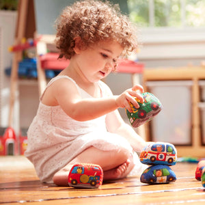 Buy now Melissa & Doug Take-Along Town Play Mat (19.25 x 14.25 inches) with 9 Soft Vehicles at indiglob india