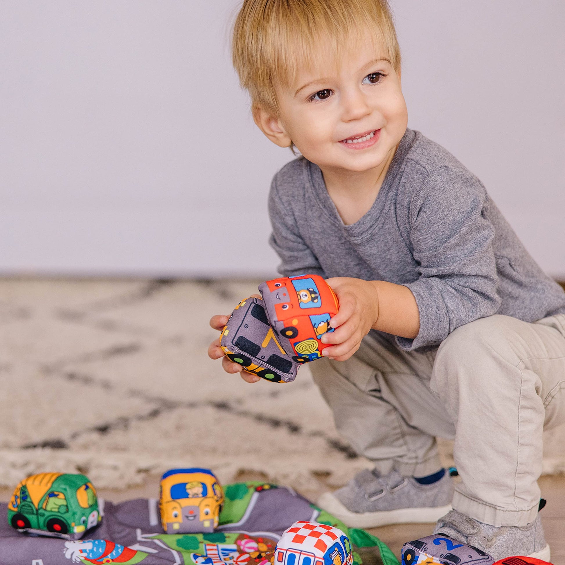 Buy now Melissa & Doug Take-Along Town Play Mat (19.25 x 14.25 inches) with 9 Soft Vehicles at indiglob india