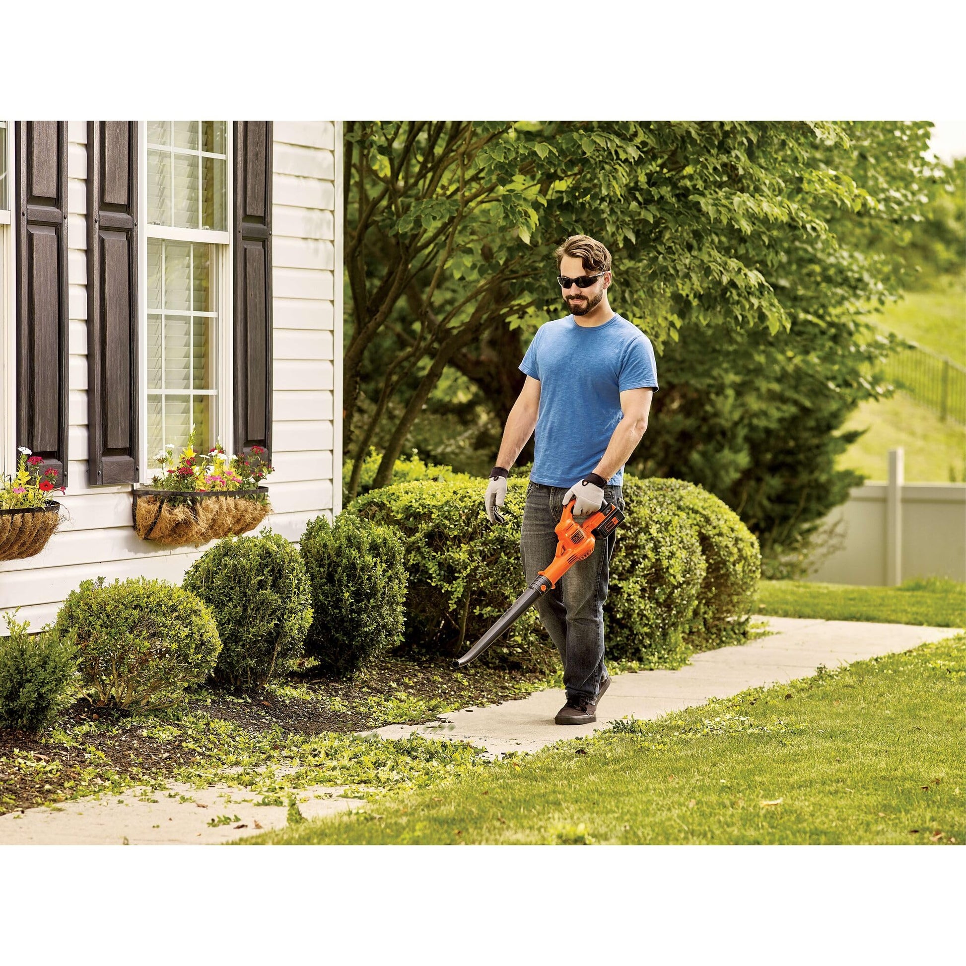 Buy now BLACK+DECKER Cordless Leaf Blower, 40V MAX , Leaf Blower Cordless with Battery and Charger, 125 MPH Air Speed, Lightweight Handheld Yard Sweeper (LSW40C) at indiglob india